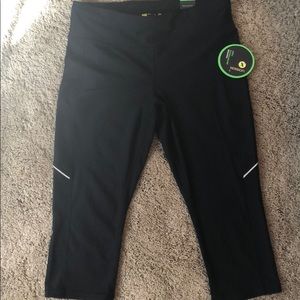 Xersion™ Essential Side Pocket Performance Capris